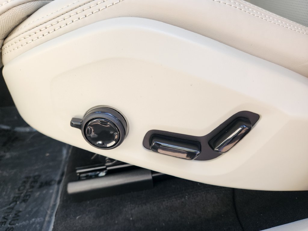 New 2027 Volvo XC60 T8 Ultra AWD/4WD image 14