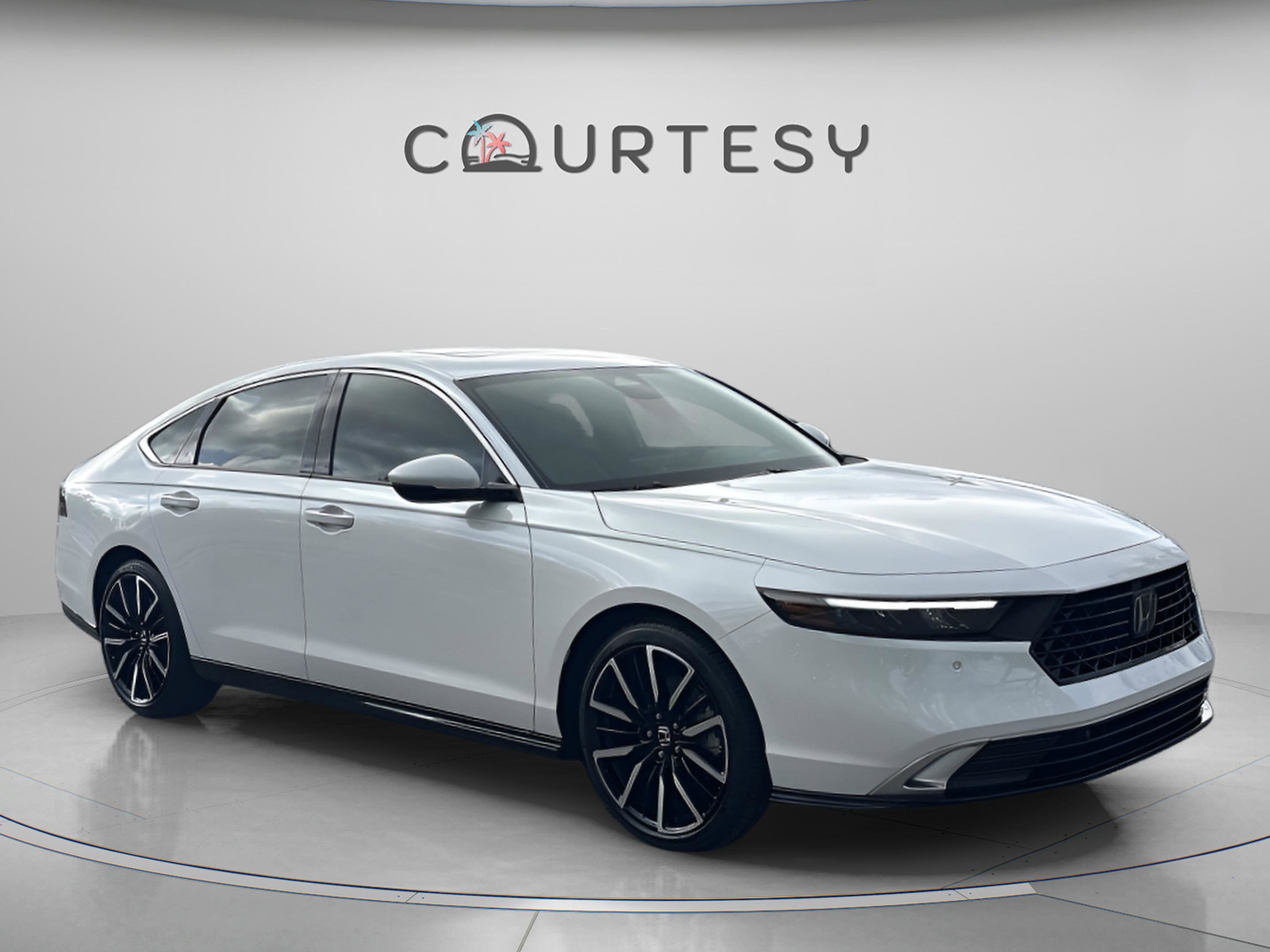 Used 2024 Honda Accord Touring image 9