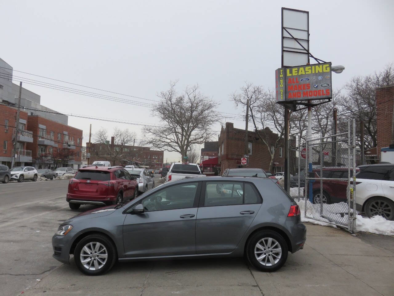 Used 2015 Volkswagen Golf S image 7