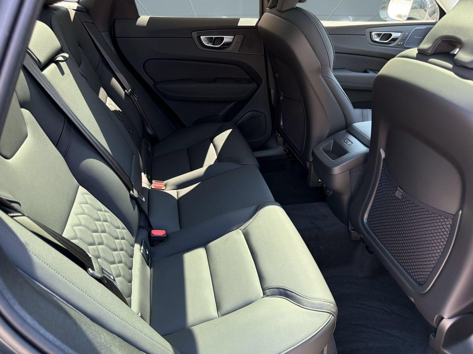 New 2027 Volvo XC60 B5 Plus AWD/4WD image 30