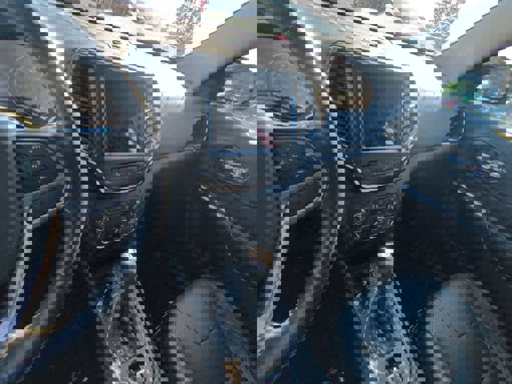 Used 2021 Jeep Cherokee Latitude Lux w/ Comfort/Convenience Group image 9