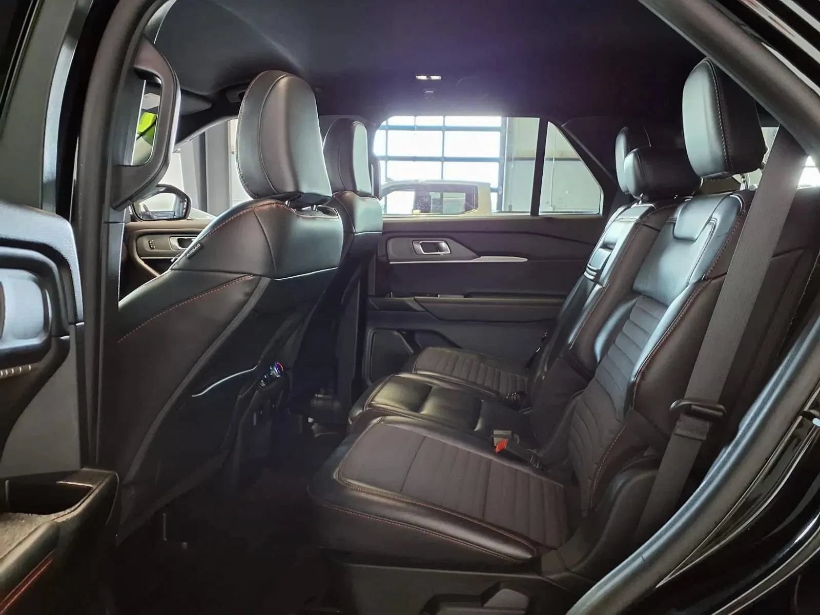 Used 2025 Ford Explorer ST-Line w/ ST-Line Street Pack AWD/4WD image 16