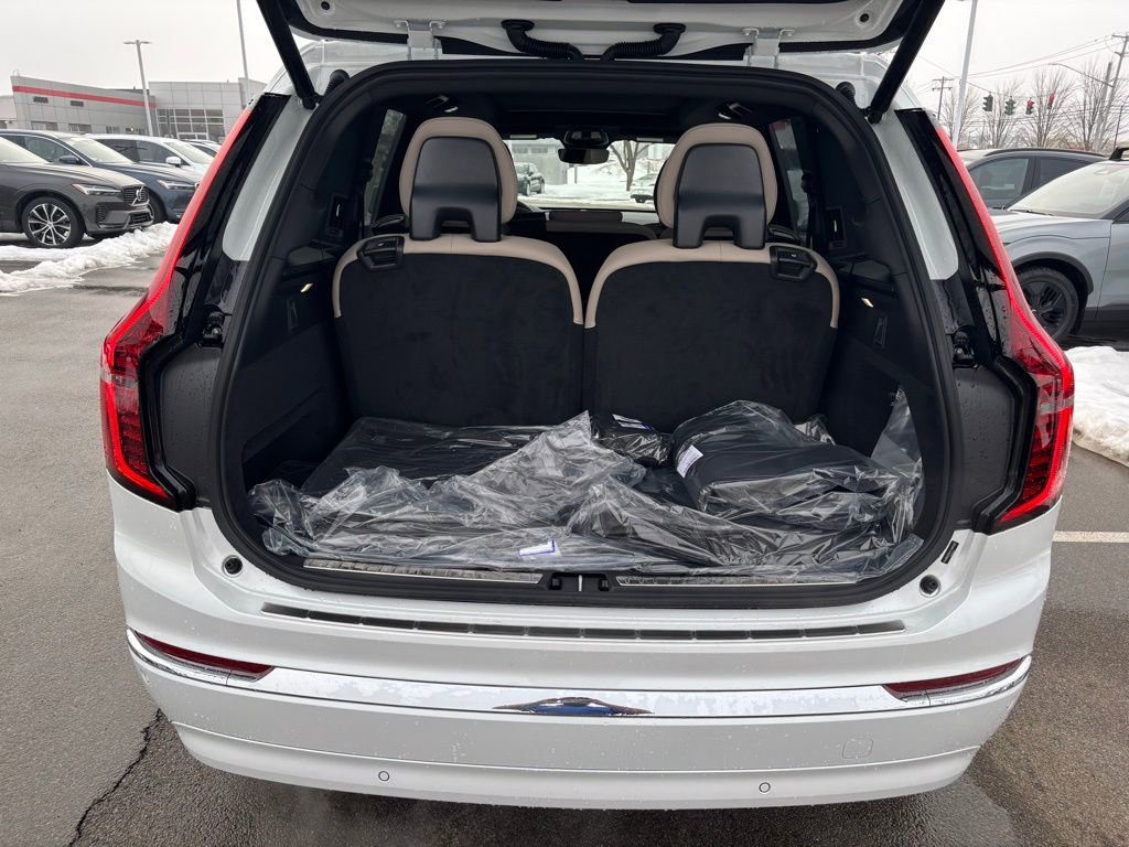 New 2026 Volvo XC90 B6 Plus w/ Protection Package Premier AWD/4WD image 17
