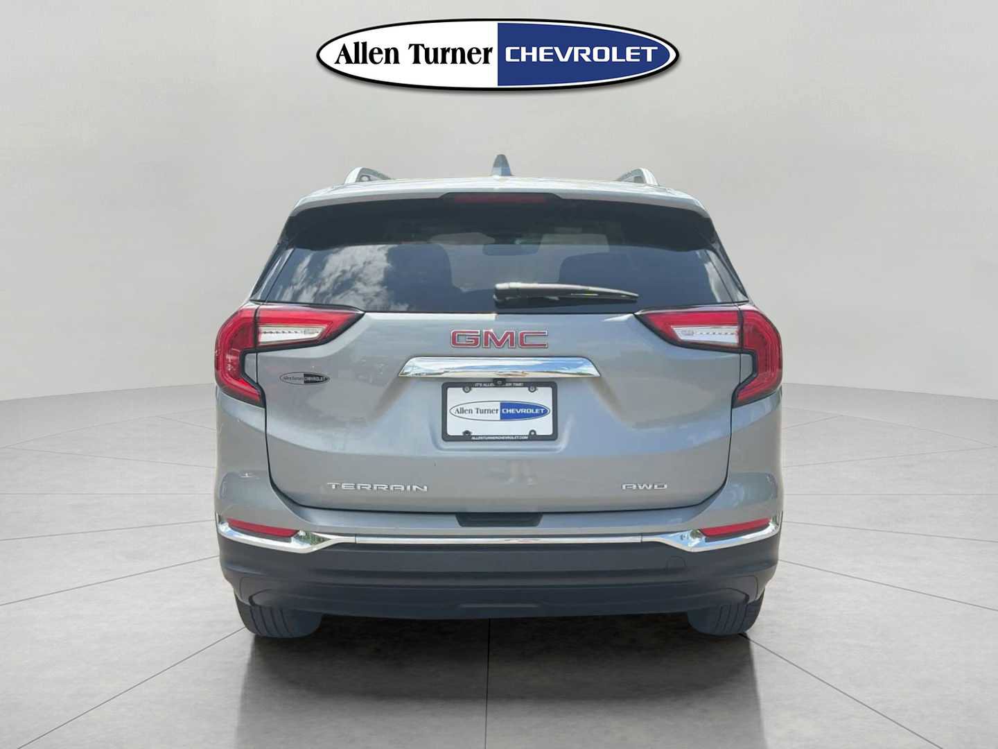 Used 2024 GMC Terrain SLT AWD/4WD image 5