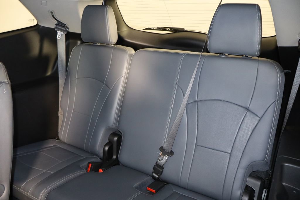 Used 2019 Buick Enclave Essence image 18