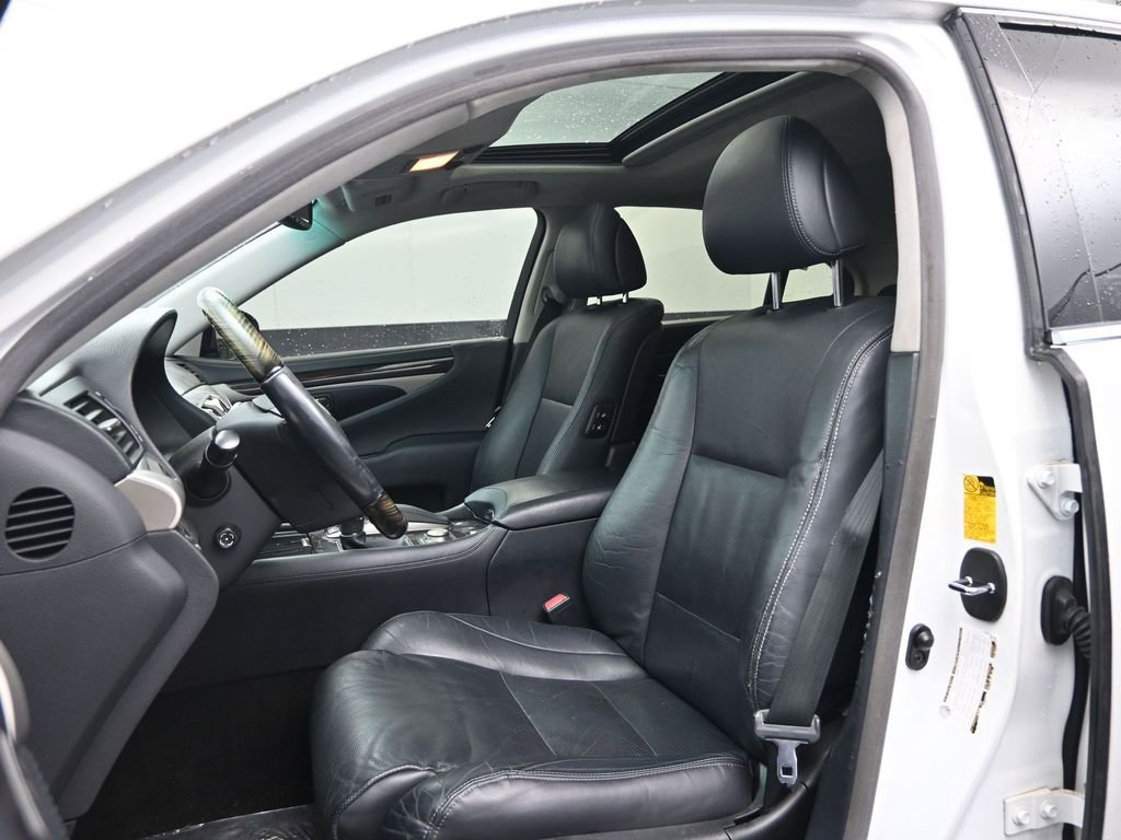 Used 2013 Lexus LS 460 AWD w/ Comfort Pkg image 14