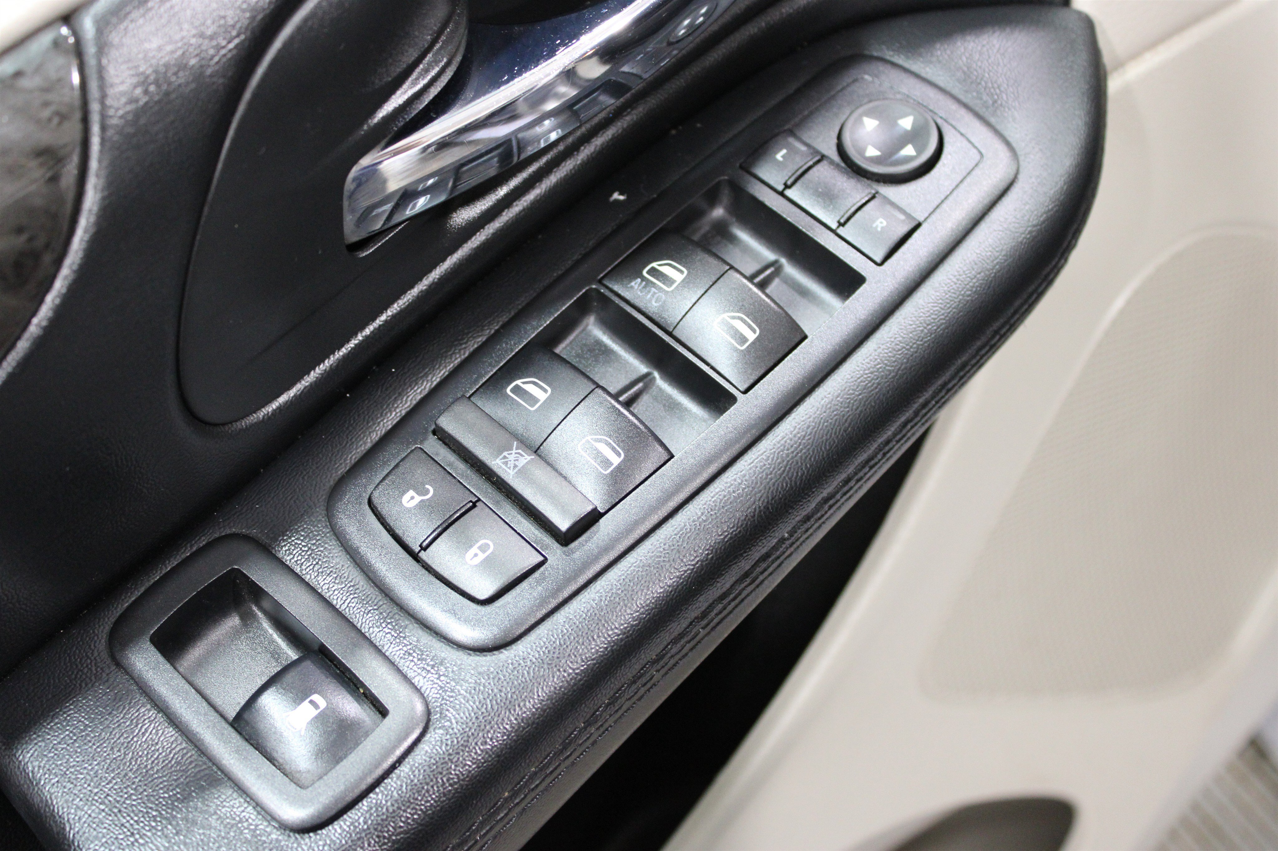 Used 2017 Dodge Grand Caravan SE w/ Power Window Group FWD image 6