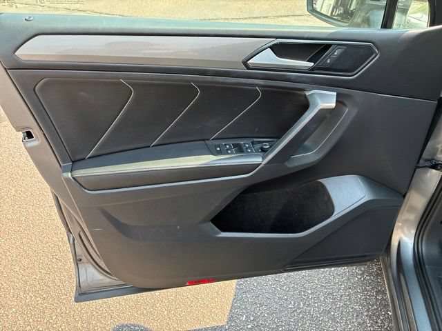 Used 2023 Volkswagen Tiguan SE w/ Panoramic Sunroof Package AWD/4WD image 12