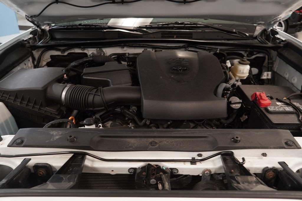 Used 2021 Toyota Tacoma SR5 AWD/4WD image 39