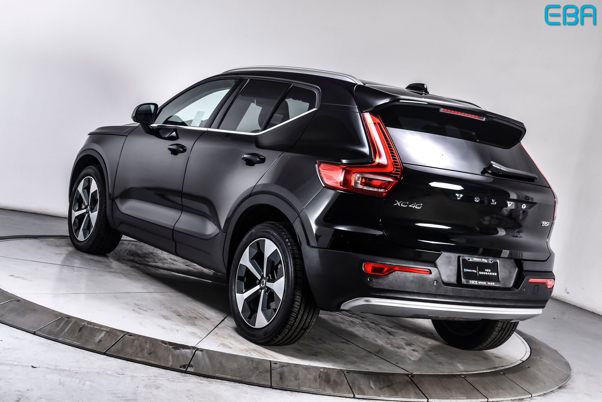 Used 2025 Volvo XC40 B5 Core w/ Protection Package Premier AWD/4WD image 4