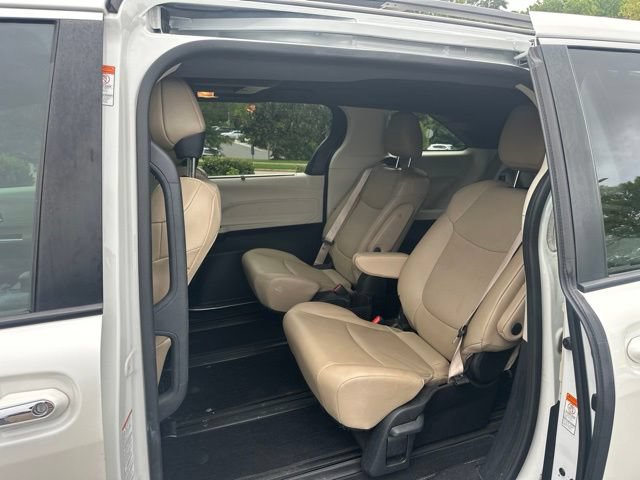 Used 2021 Toyota Sienna XLE w/ XLE Plus Package FWD image 13