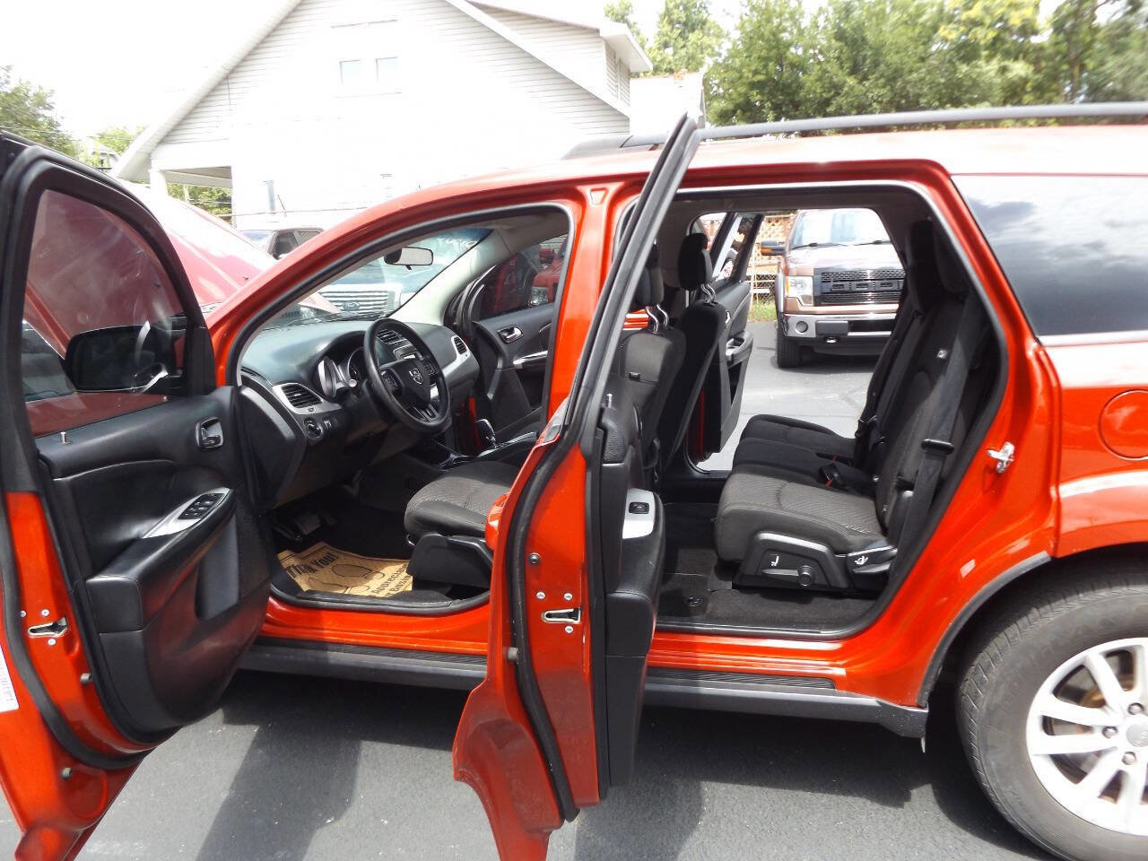 Used 2014 Dodge Journey SXT w/ Flexible Seating Group image 12