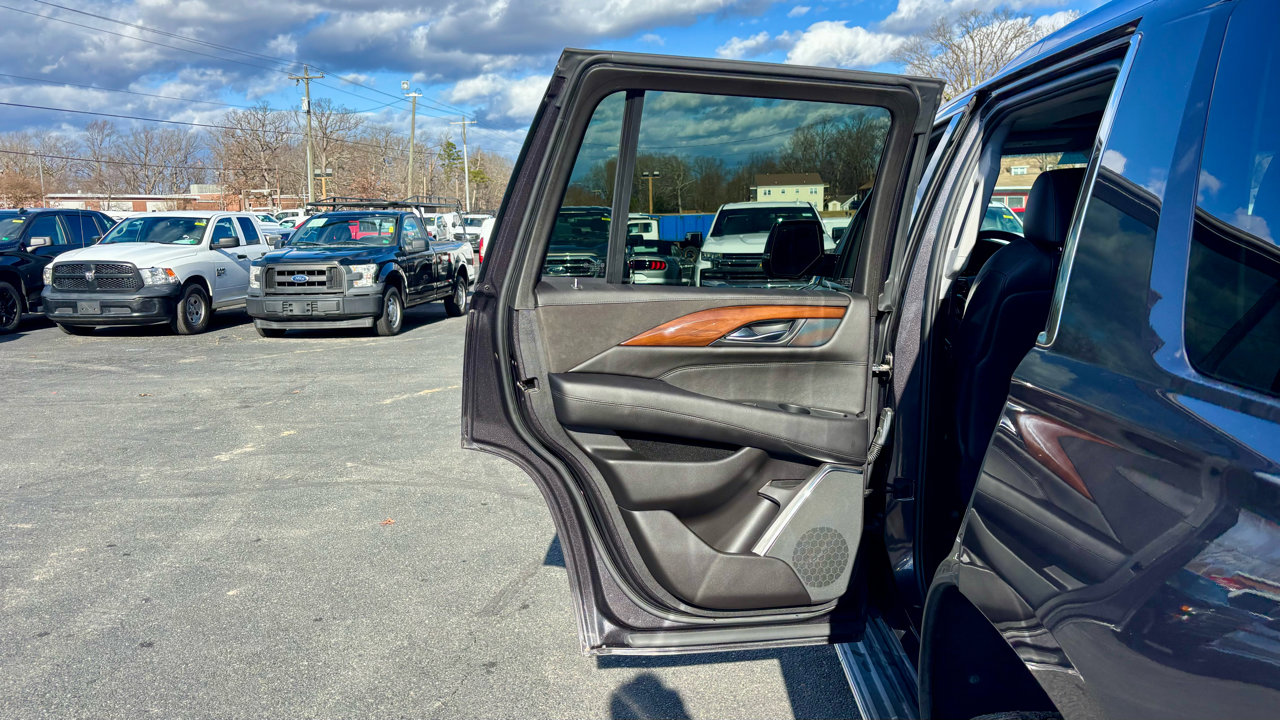 Used 2017 Cadillac Escalade Luxury image 17