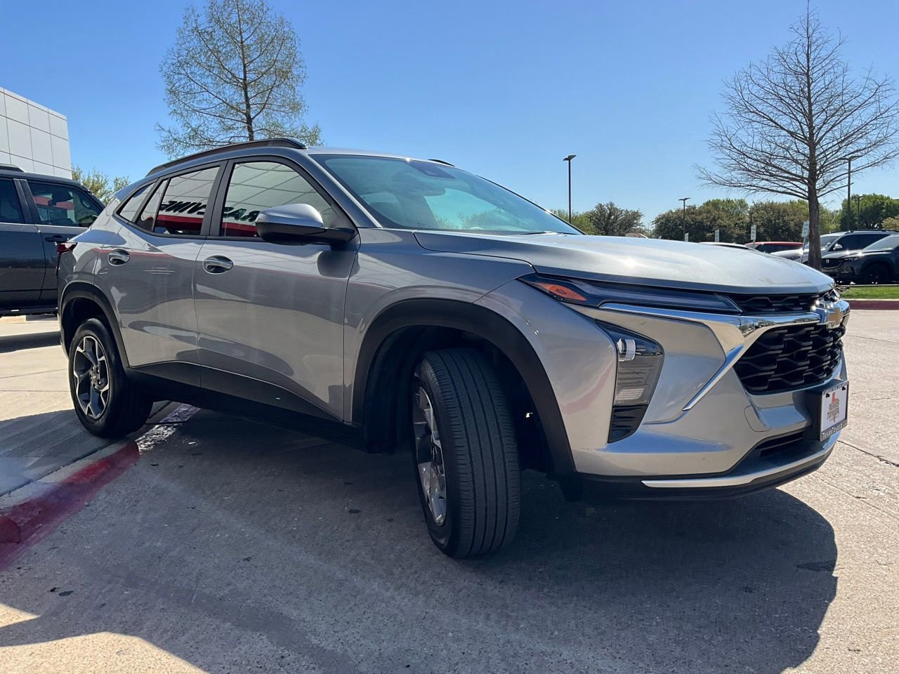Used 2025 Chevrolet Trax LT image 4