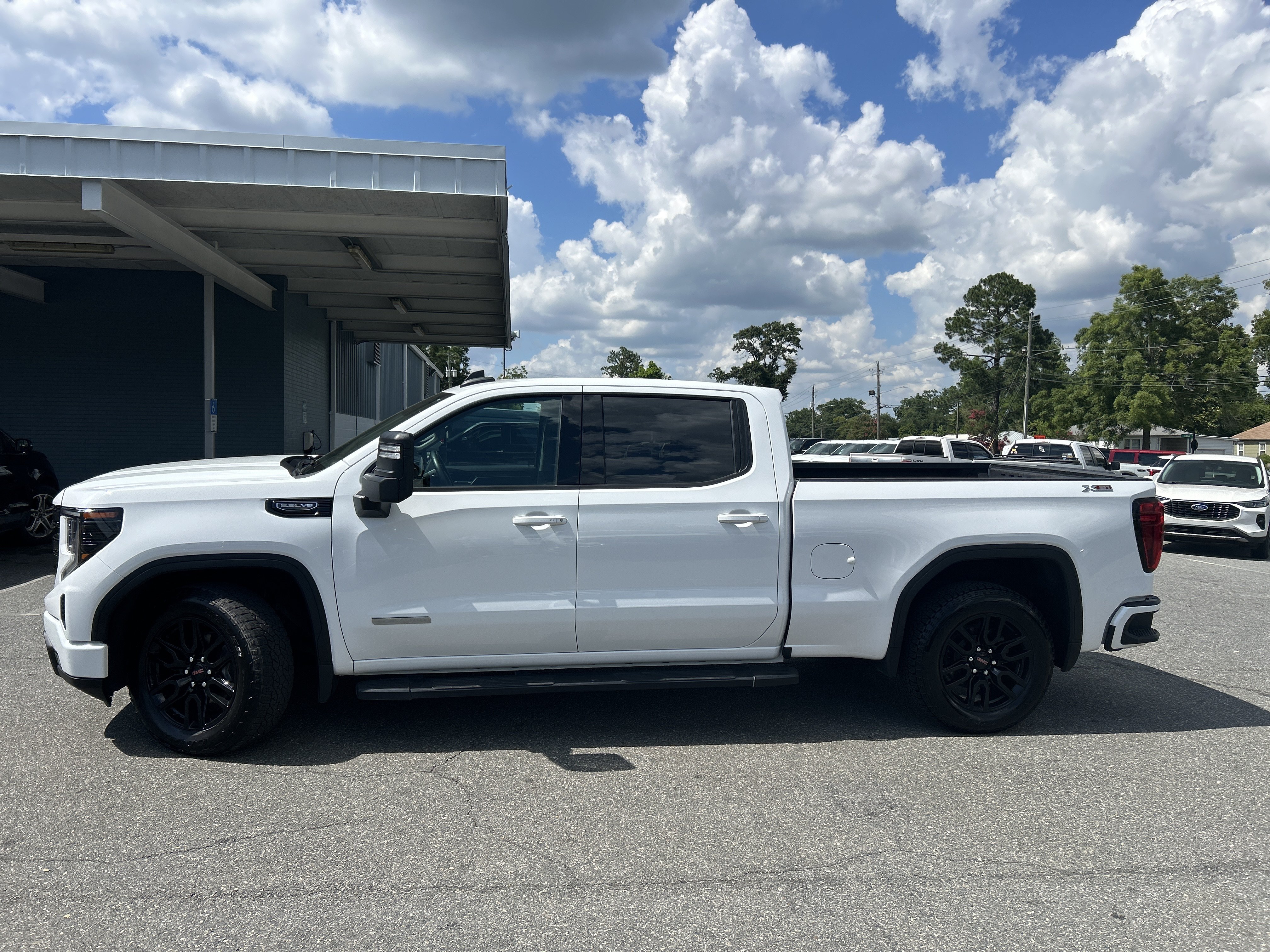 Used 2024 GMC Sierra 1500 Elevation w/ X31 Off-Road Package AWD/4WD image 5