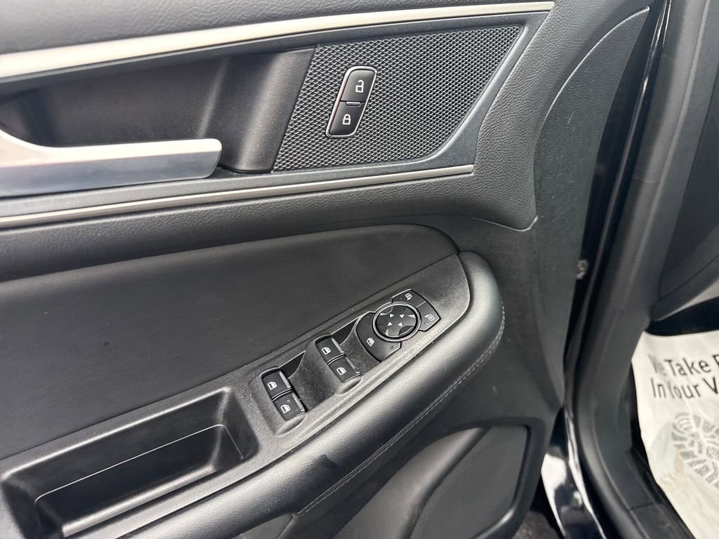 Used 2024 Ford Edge SEL w/ Class II Trailer Tow Package image 25