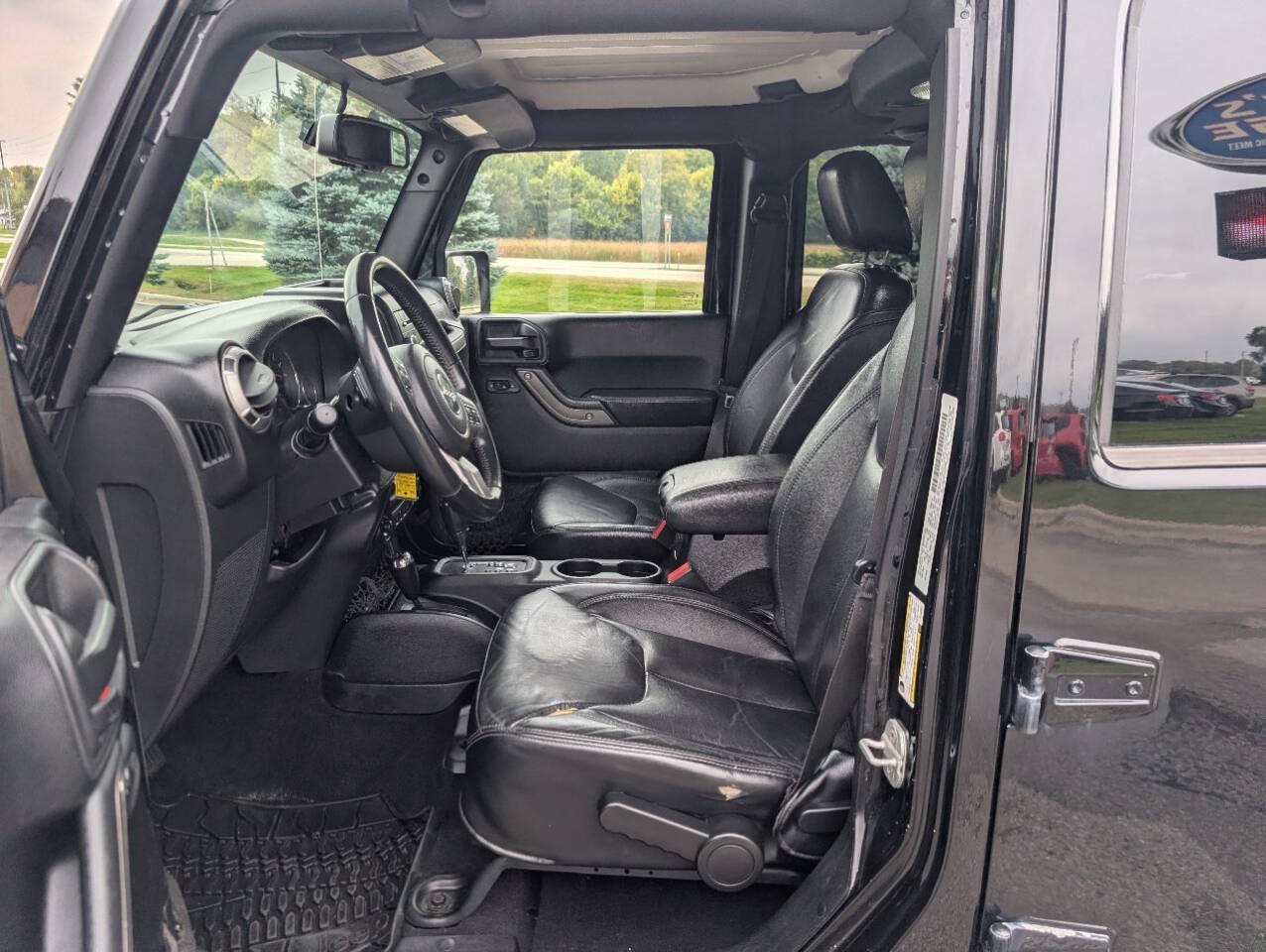 Used 2013 Jeep Wrangler Unlimited Sahara AWD/4WD image 14