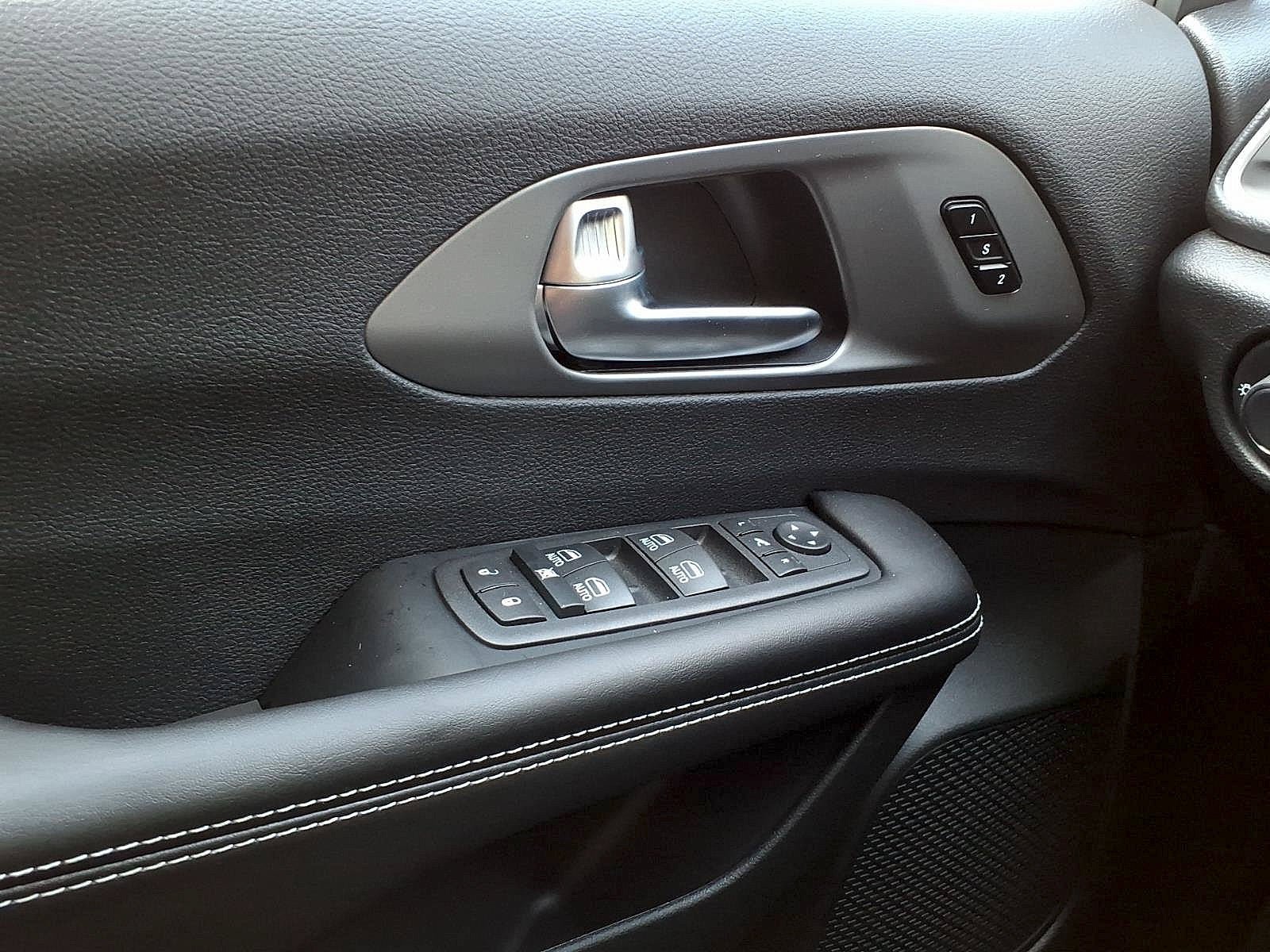 New 2027 Chrysler Pacifica Limited AWD/4WD image 12