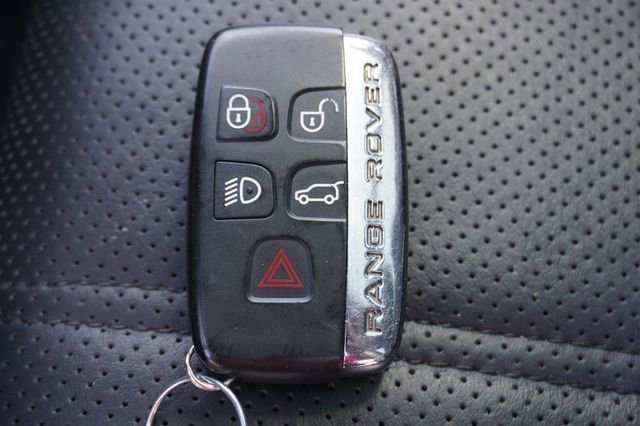 Used 2015 Land Rover Range Rover HSE image 15