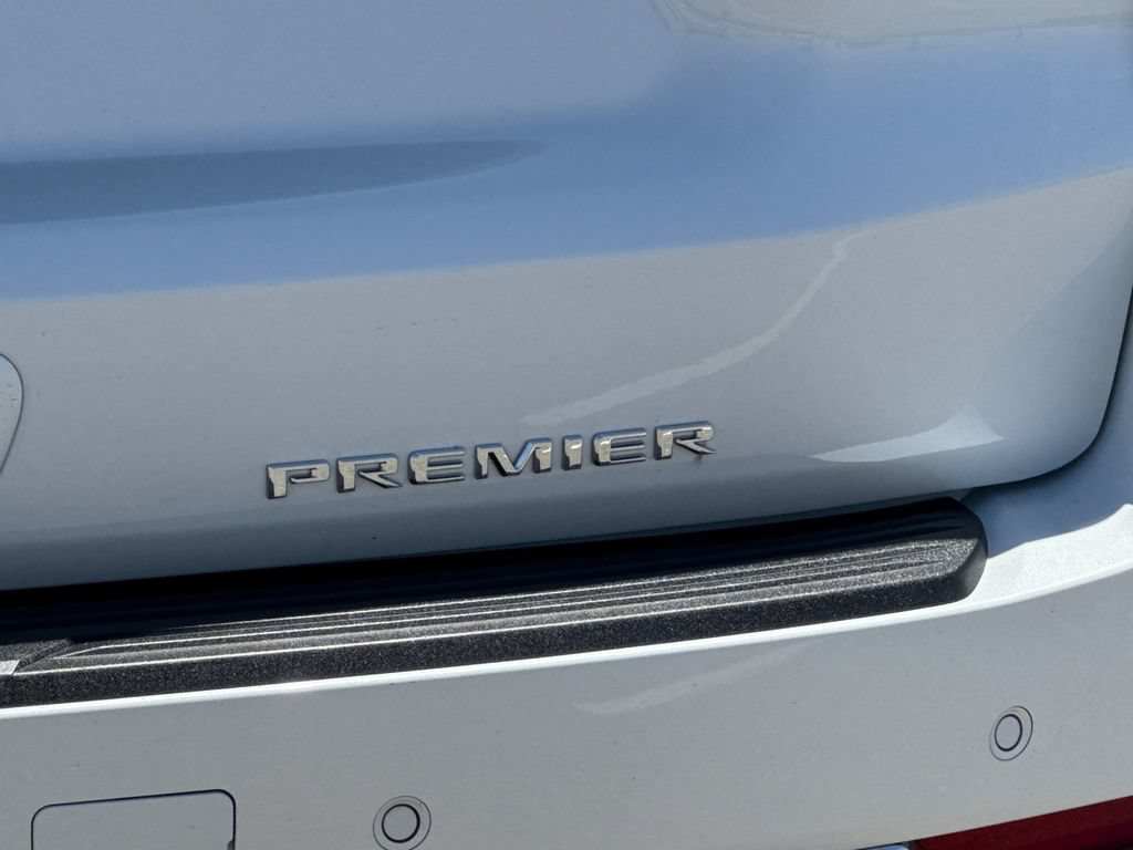 Used 2025 Chevrolet Suburban Premier RWD image 34