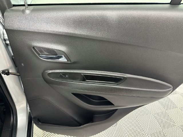 Used 2019 Chevrolet Trax LT w/ LT Convenience Package FWD image 25