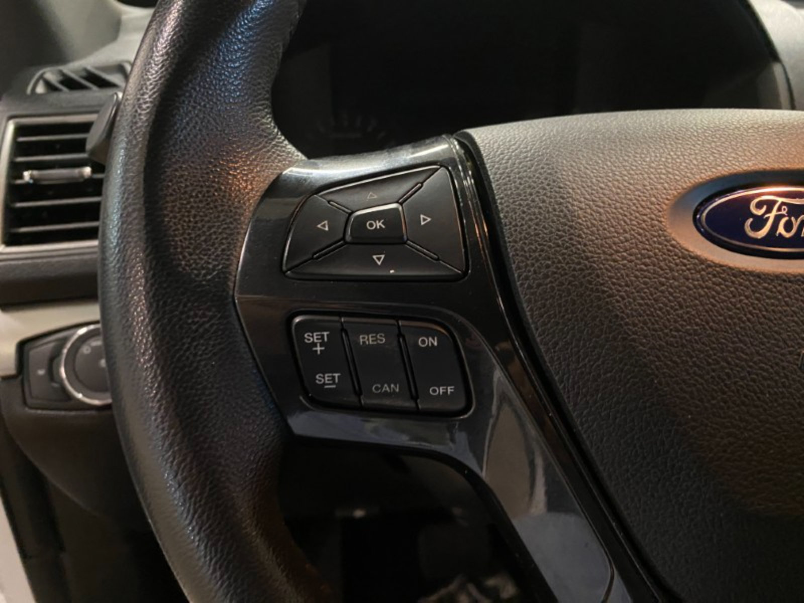 Used 2019 Ford Explorer XLT FWD image 36