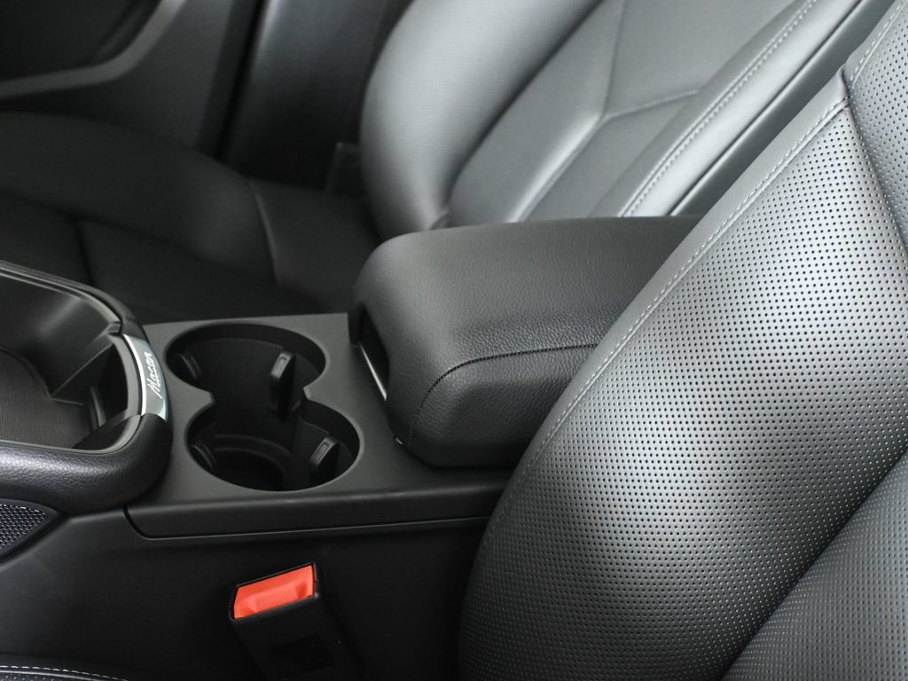 Used 2026 Porsche Macan AWD/4WD image 27