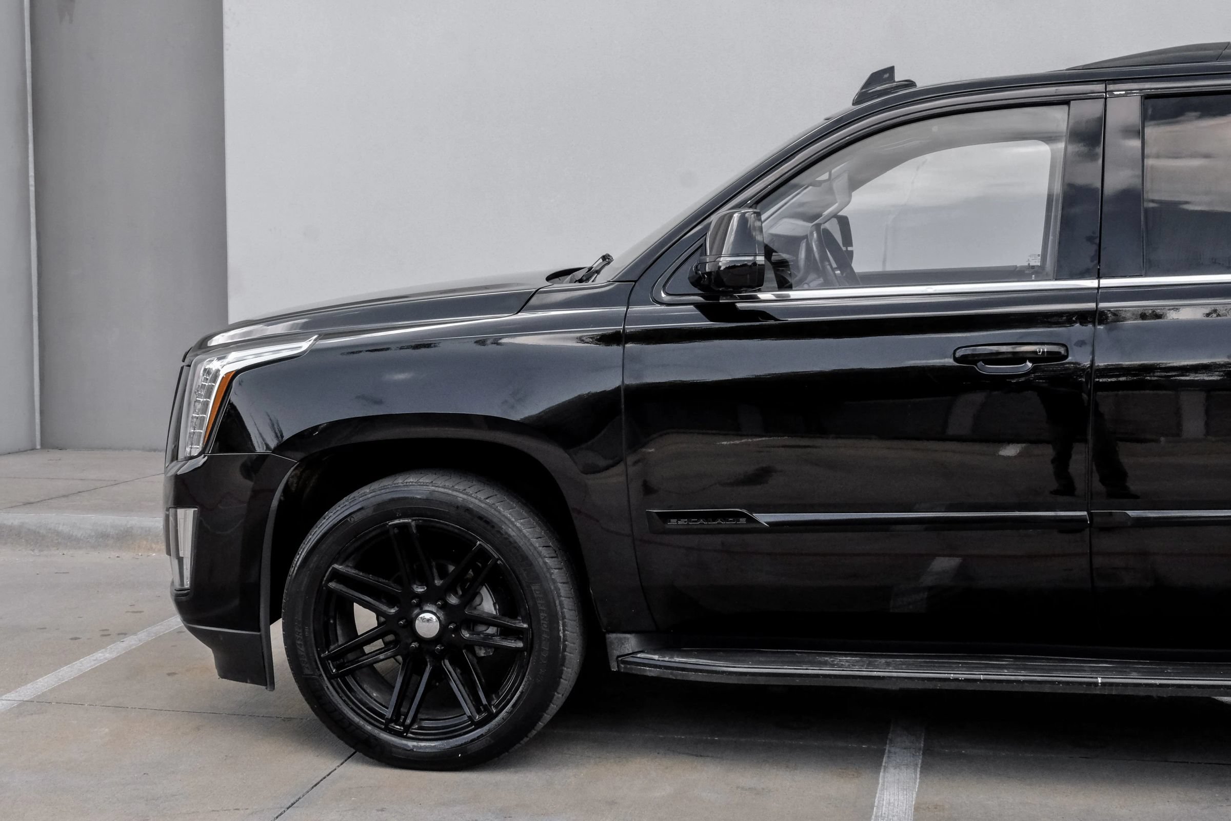 Used 2016 Cadillac Escalade Luxury AWD/4WD image 14