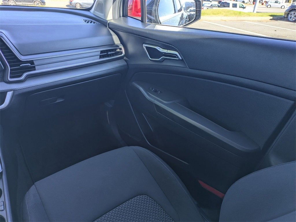 Used 2023 Kia Sportage LX image 17