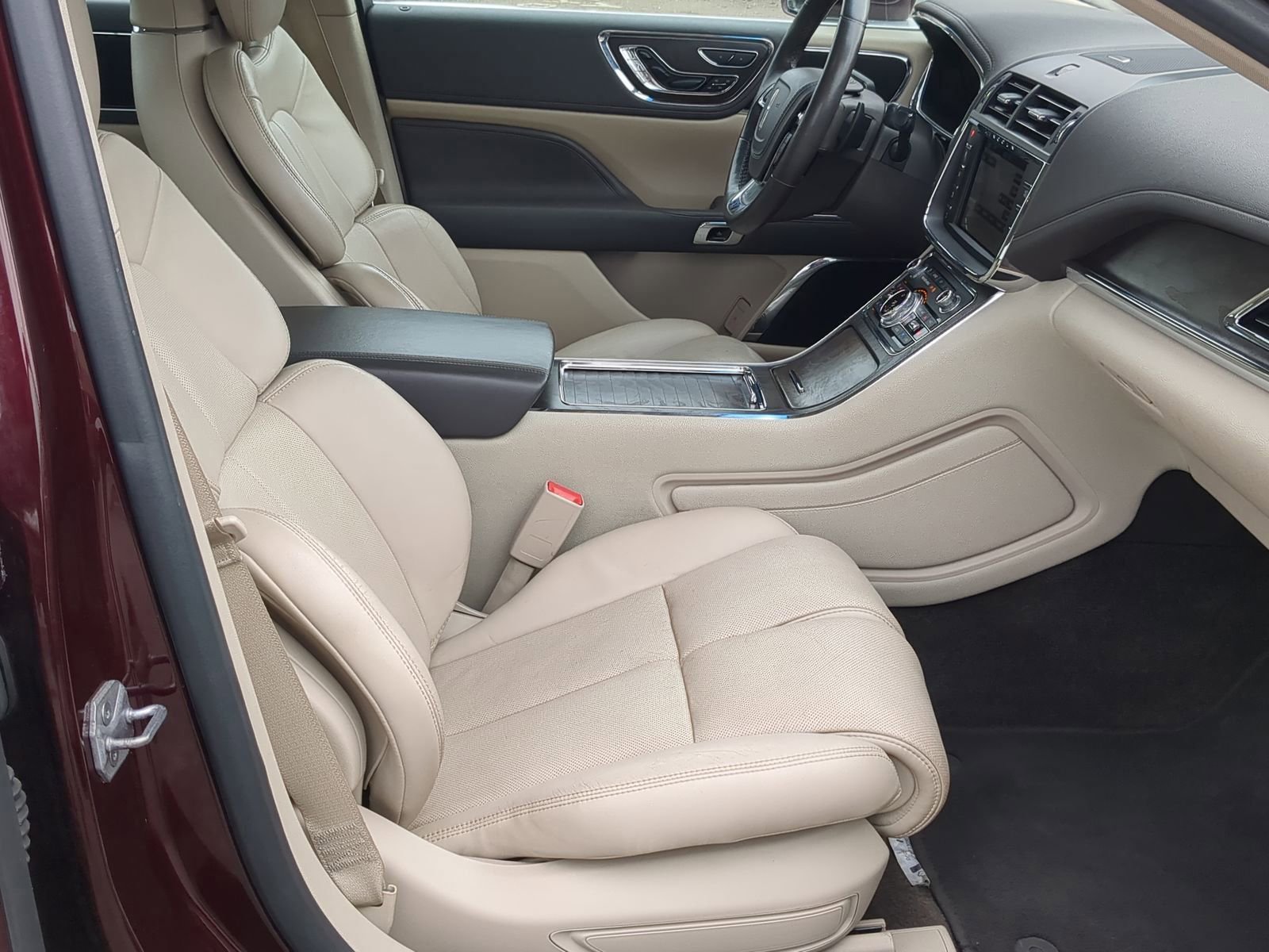 Used 2017 Lincoln Continental Reserve w/ Climate Package image 27