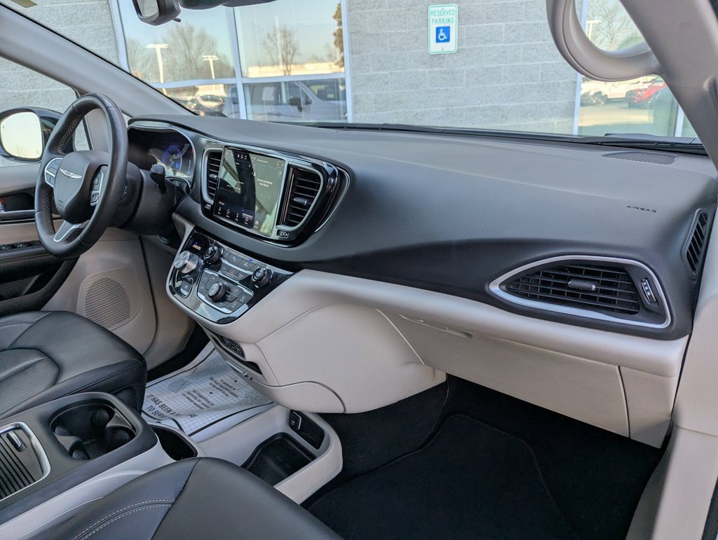 Used 2024 Chrysler Pacifica Touring-L image 20