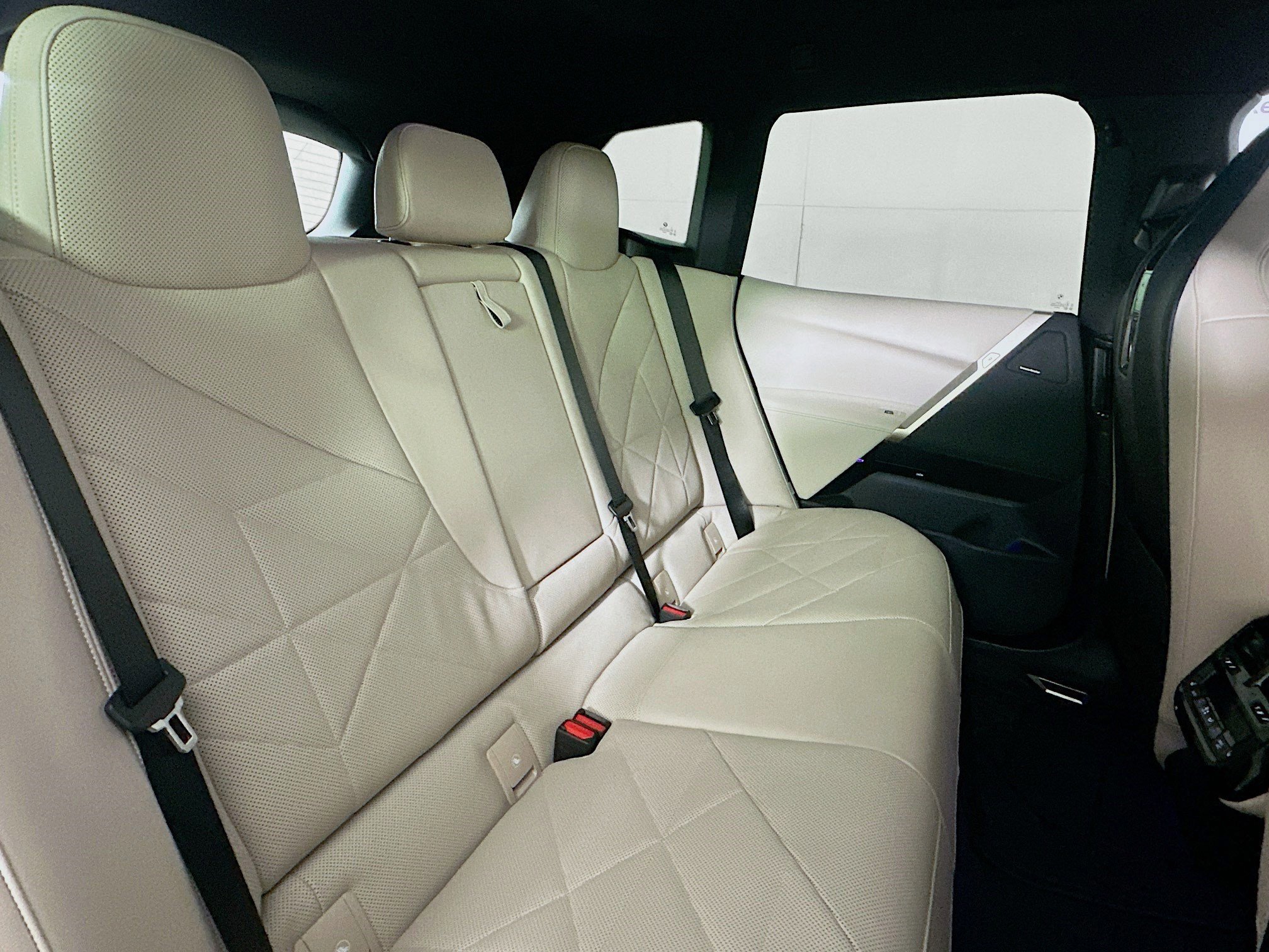 Used 2024 BMW iX xDrive50 w/ Sport Package image 27