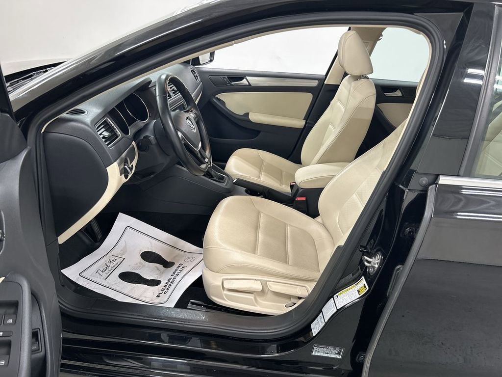 Used 2017 Volkswagen Jetta SE FWD image 9