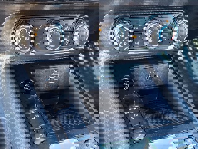 Used 2025 Nissan Kicks S image 17