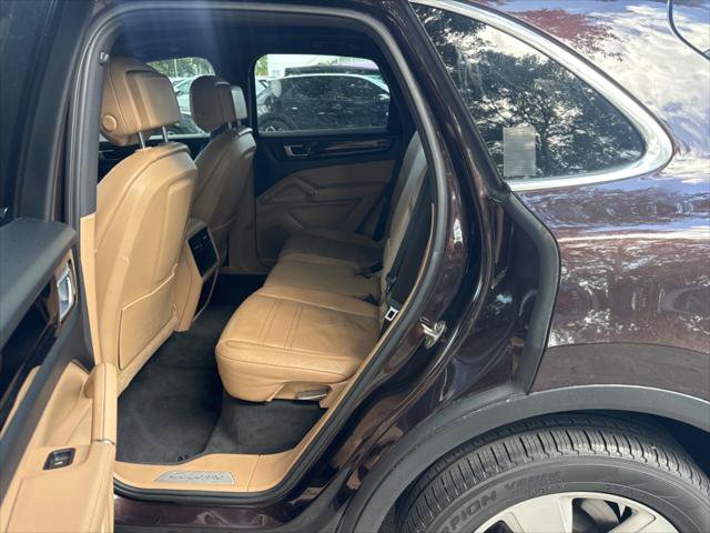 Used 2019 Porsche Cayenne AWD/4WD image 16