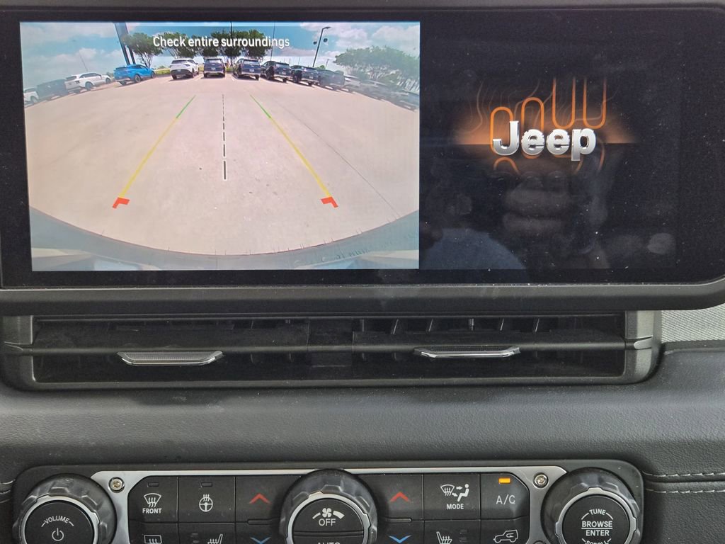 Used 2025 Jeep Wrangler Unlimited Sahara AWD/4WD image 7