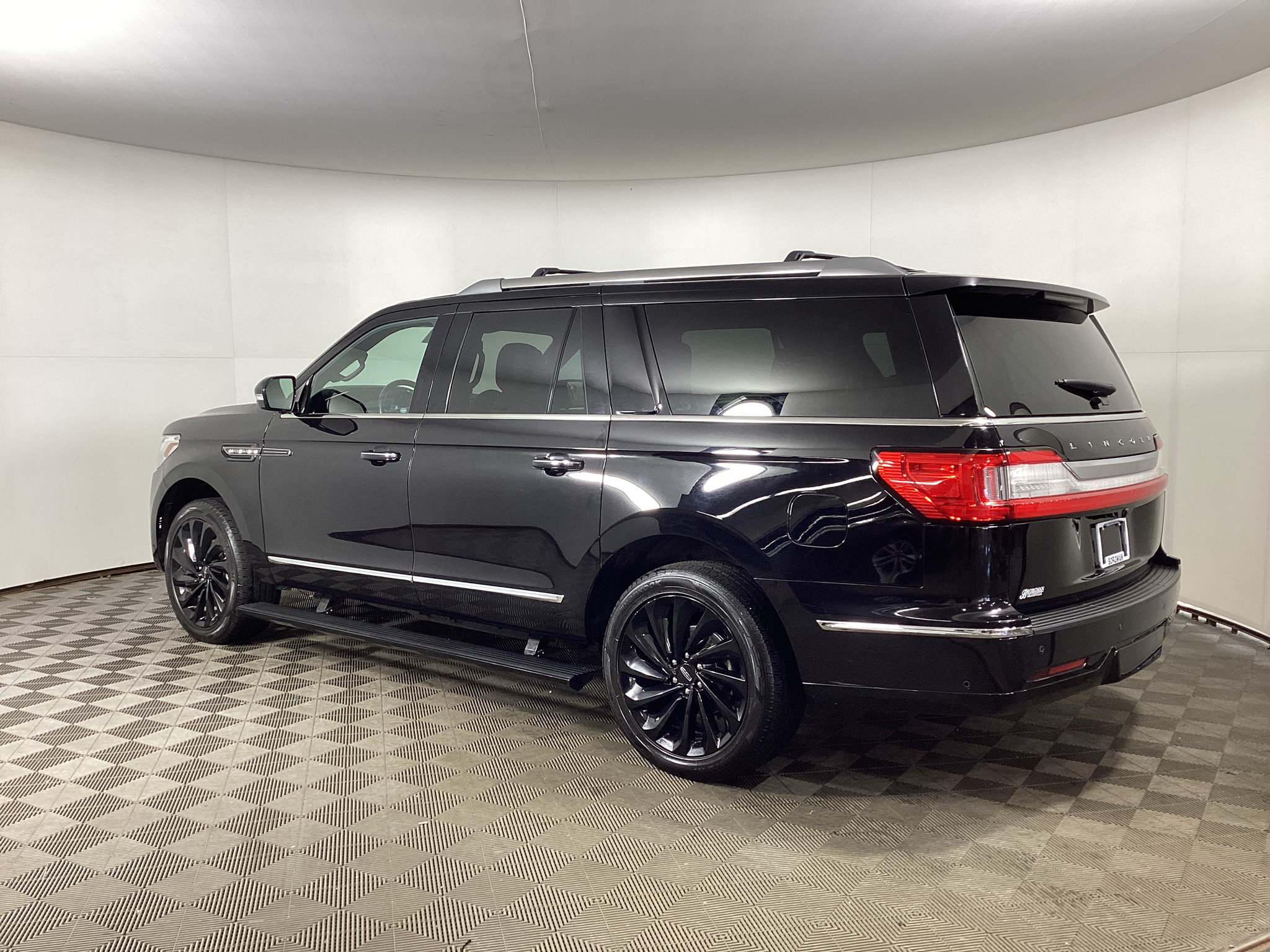 Used 2021 Lincoln Navigator L Reserve AWD/4WD image 4