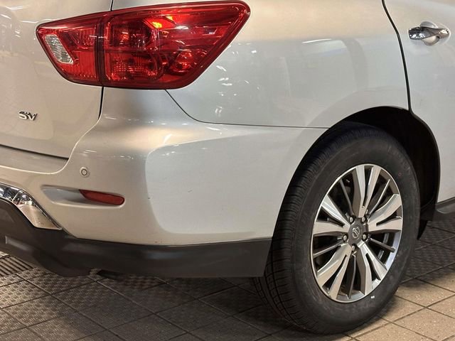 Used 2020 Nissan Pathfinder SV FWD image 12