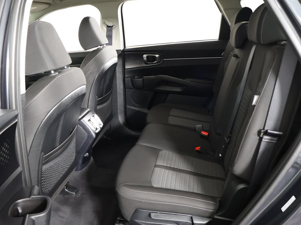Certified 2024 Kia Sorento LX FWD image 31