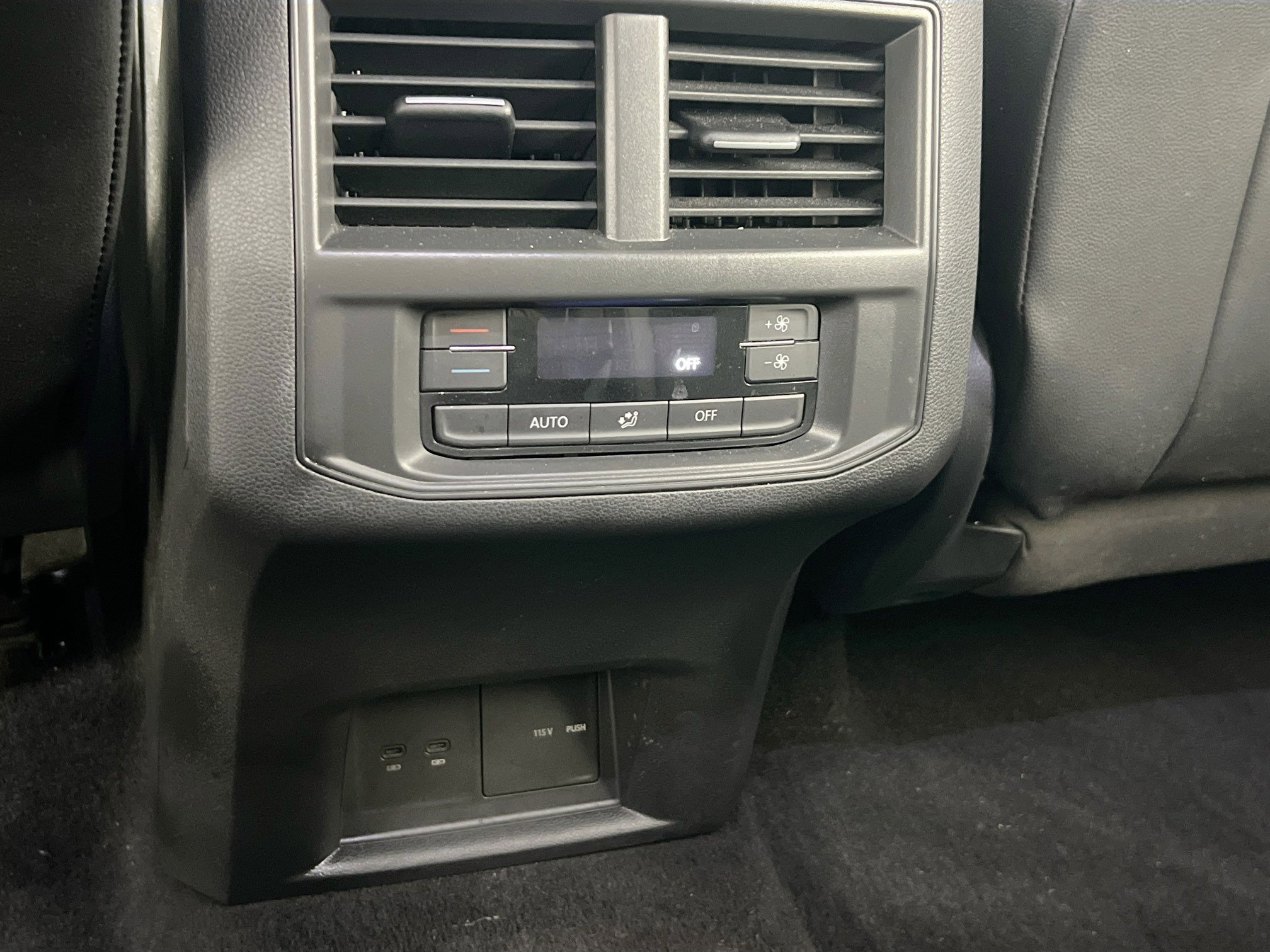 Used 2023 Volkswagen Atlas SE image 24