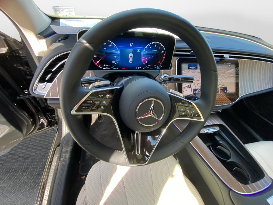 Used 2025 Mercedes-Benz E 350 4MATIC Sedan image 10