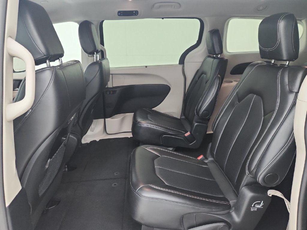 Certified 2024 Chrysler Pacifica Touring-L FWD image 33