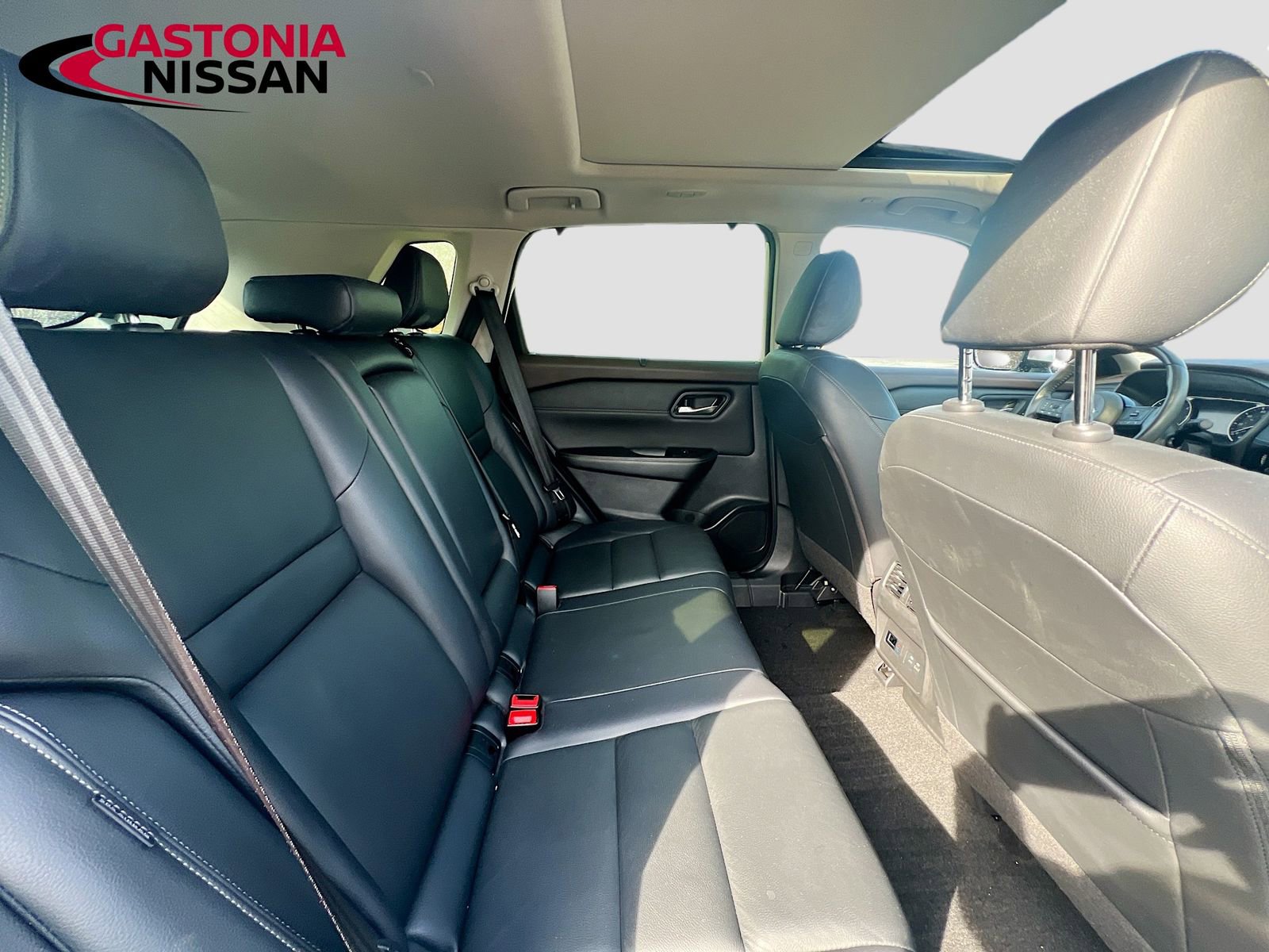 Used 2023 Nissan Rogue SL w/ SL Premium Package image 37