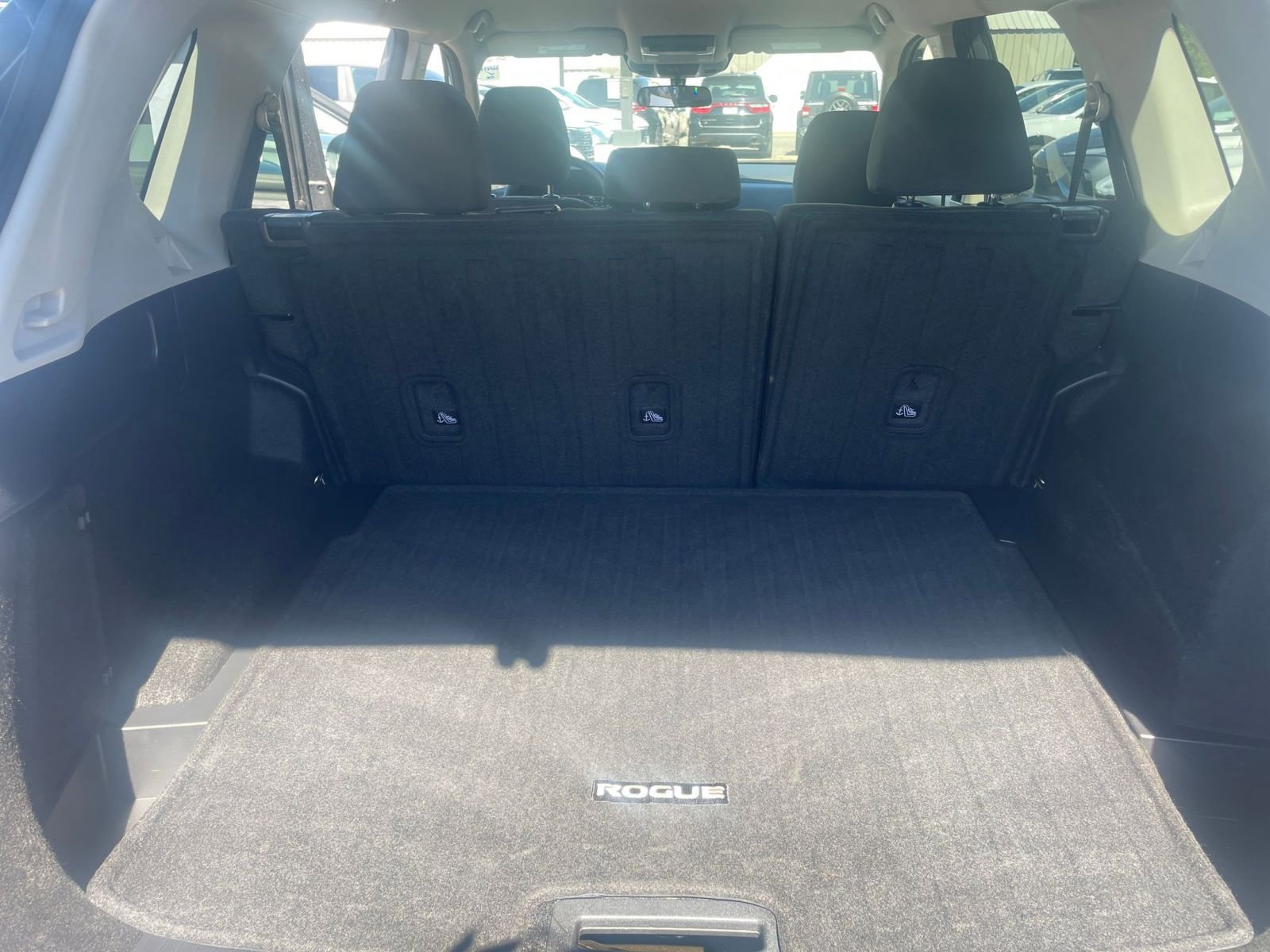 Used 2025 Nissan Rogue SV image 33