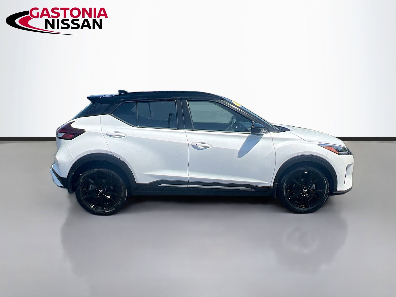 Used 2024 Nissan Kicks SR FWD image 10