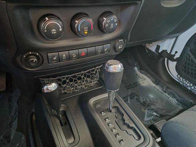 Used 2011 Jeep Wrangler Sahara w/ Connectivity Group AWD/4WD image 13