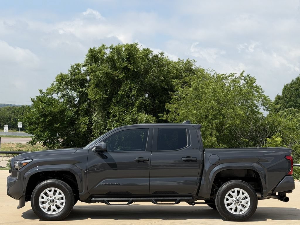 Used 2025 Toyota Tacoma SR5 AWD/4WD image 3