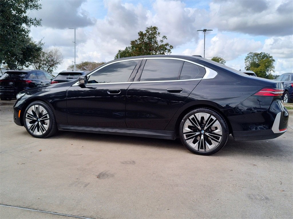 Used 2024 BMW 530i w/ Premium Package image 5