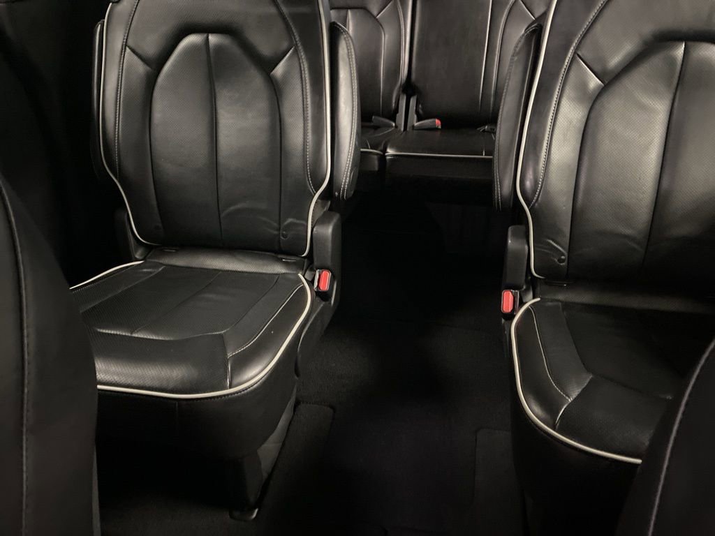 Used 2025 Chrysler Pacifica Limited image 50