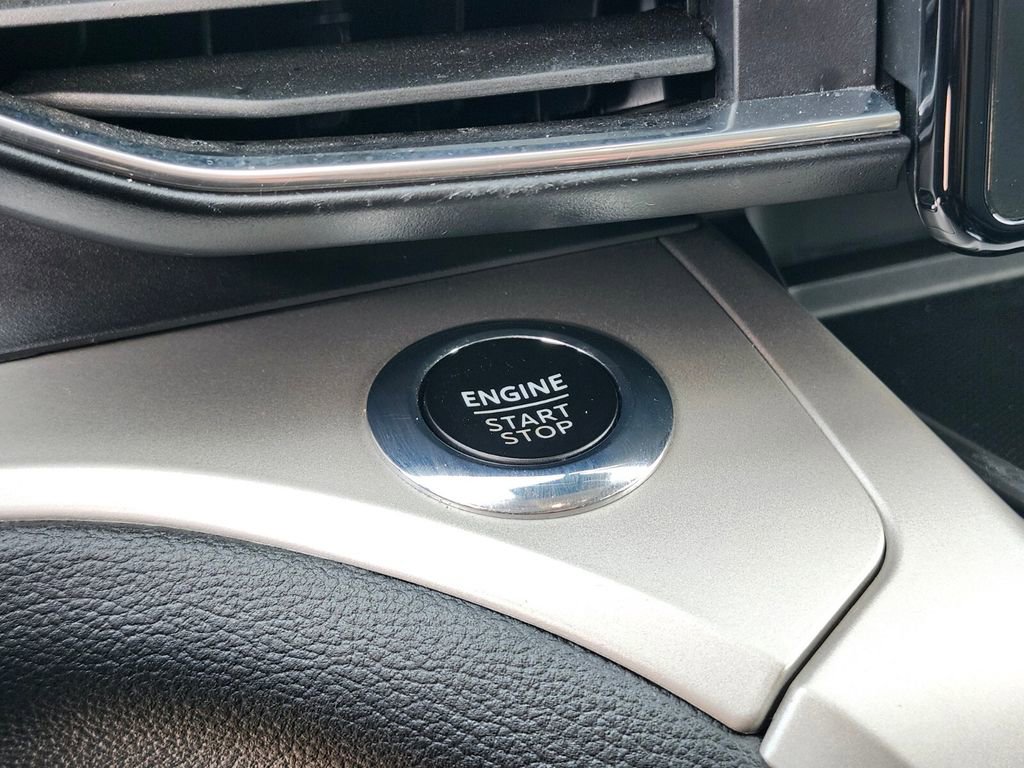 Certified 2022 Ford Explorer XLT w/ Equipment Group 202A image 27